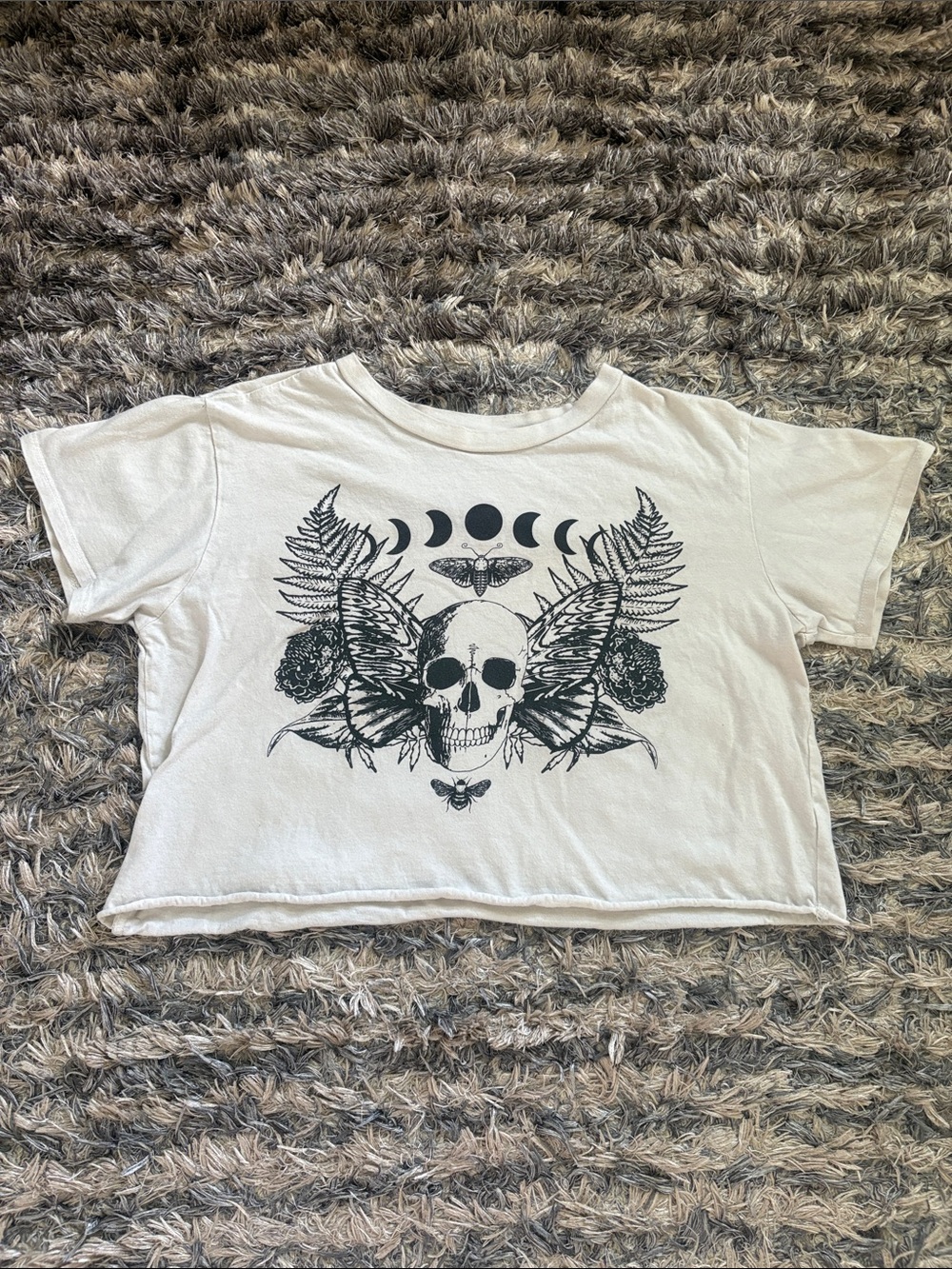 Hot Topic Cream Crop Tee with Black Skull & Moon Graphic 100% Cotton SM